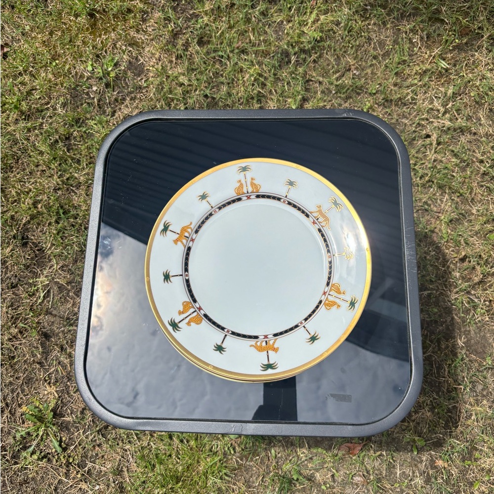 Elegant Gold and White Decorative Plate